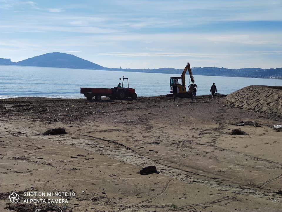 FORMIA - INIZIATI DA ALCUNI GIORNI I LAVORI DI PULIZIA DELLE SPIAGGE