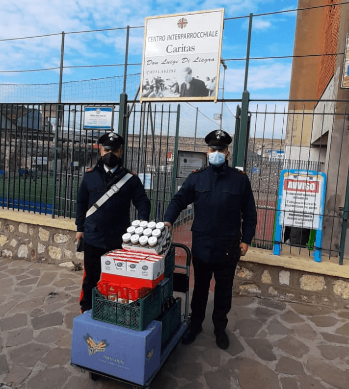 FORMIA: I CARABINIERI DONANO VIVERI AL CENTRO CARITAS INTERPARROCCHIALE