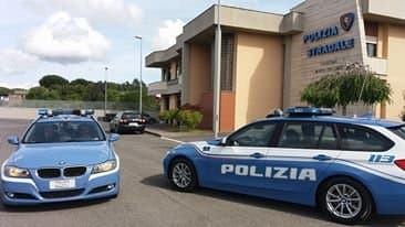 POLIZIA E ATER PROCEDONO ALLO SFRATTO DA UN APPARTAMENTO COMPONENTE CLAN DI SILVIO