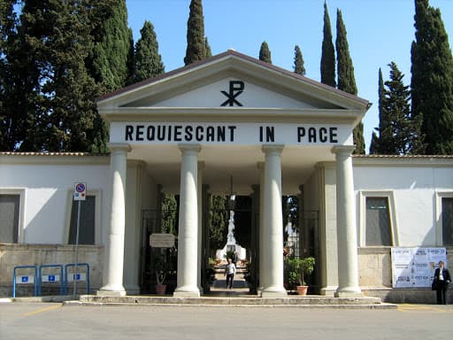 Banda Rom deruba una donna mentre è in visita al cimitero, individuati dalla Polizia