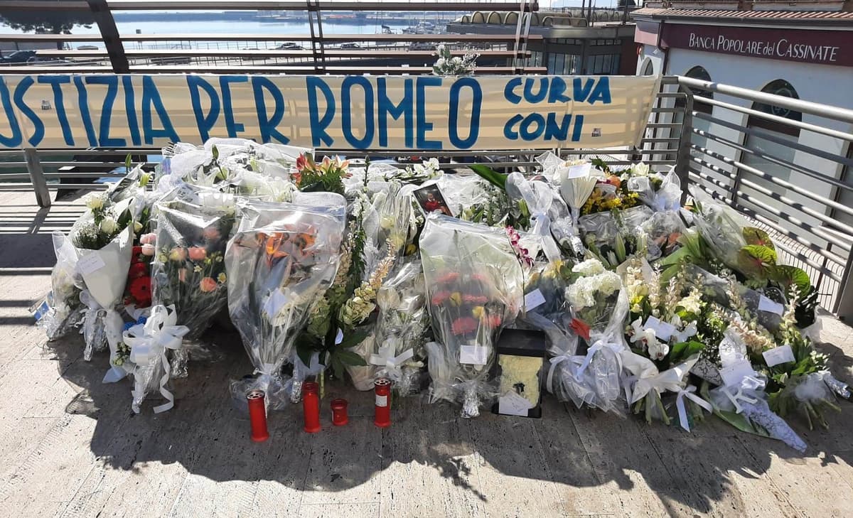 DEDICARE A ROMEO BONDANESE LA PANCHINA DOVE TUTTO E’ AVVENUTO LA SERA DI CARNEVALE