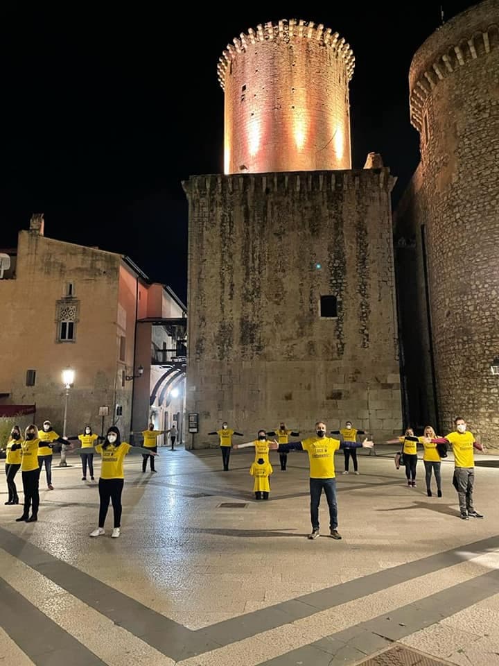 Fondi, piazzale del Castello animato per la conoscenza dell'endometriosi