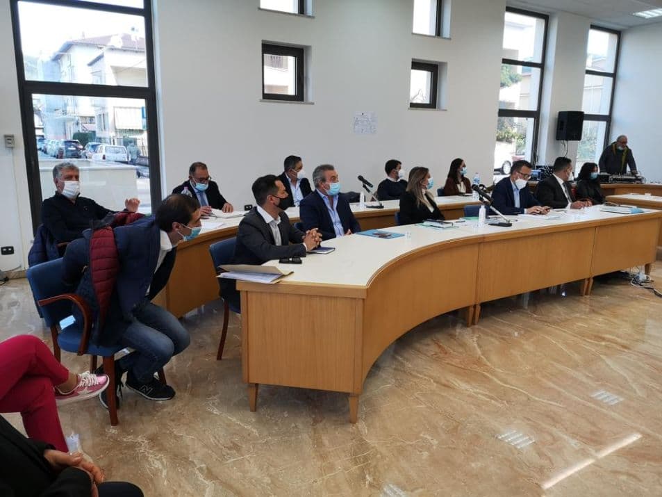 Fondi: l'approvazione del Bilancio di Previsione soddisfa la maggioranza ma non l'opposizione