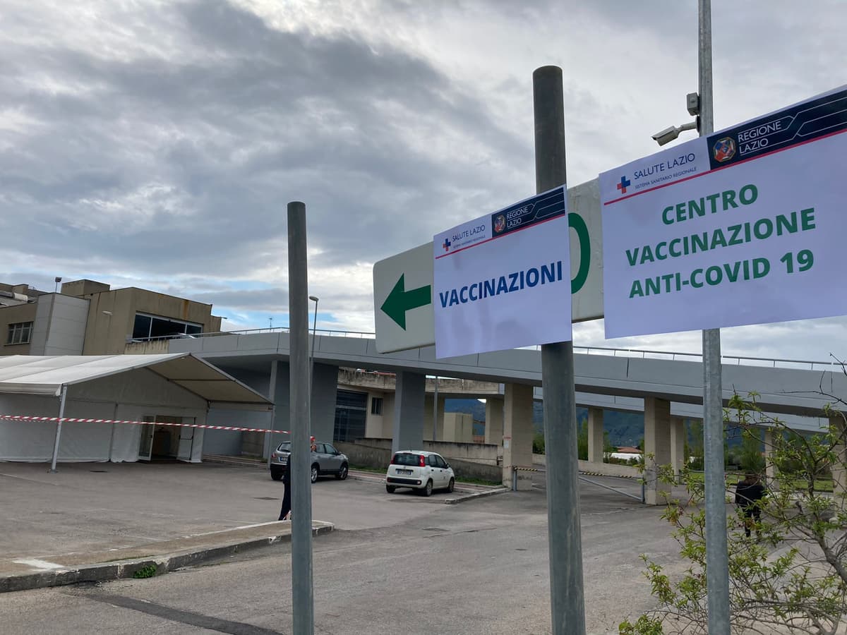 Vaccinazioni: inaugurata all'ospedale di Fondi una nuova tensostruttura