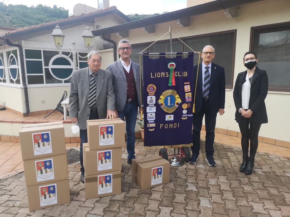Fondi, il Lions Club Fondi ha donato 50 pacchi alimentari alle famiglie più bisognose