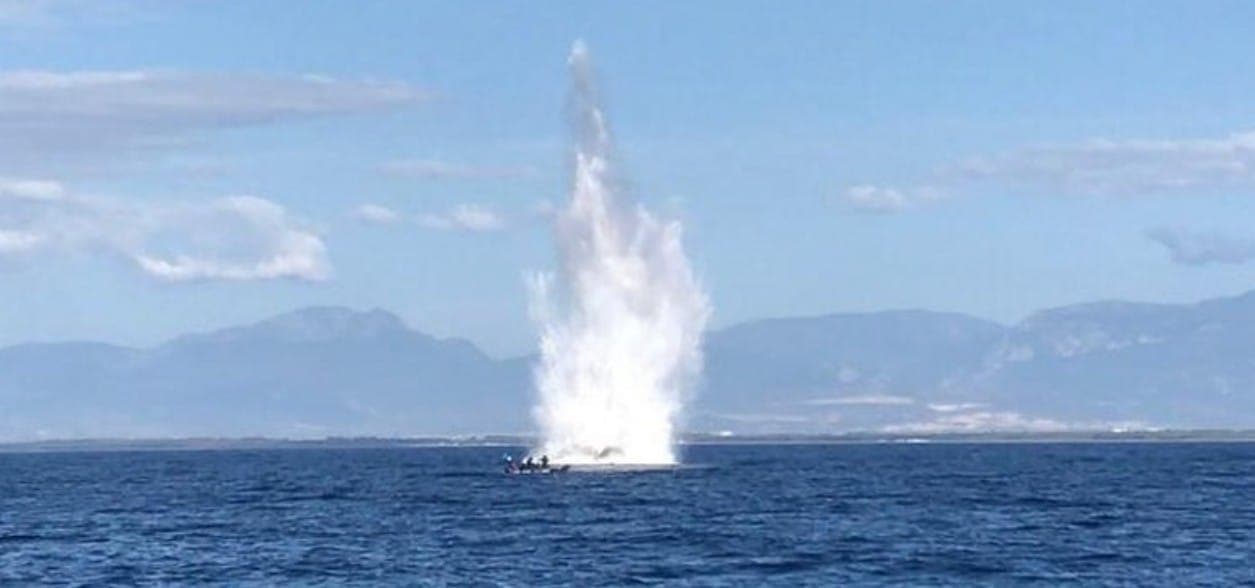 Formia: Guardia Costiera con esperti della Marina recuperano e fanno brillare ordigno bellico