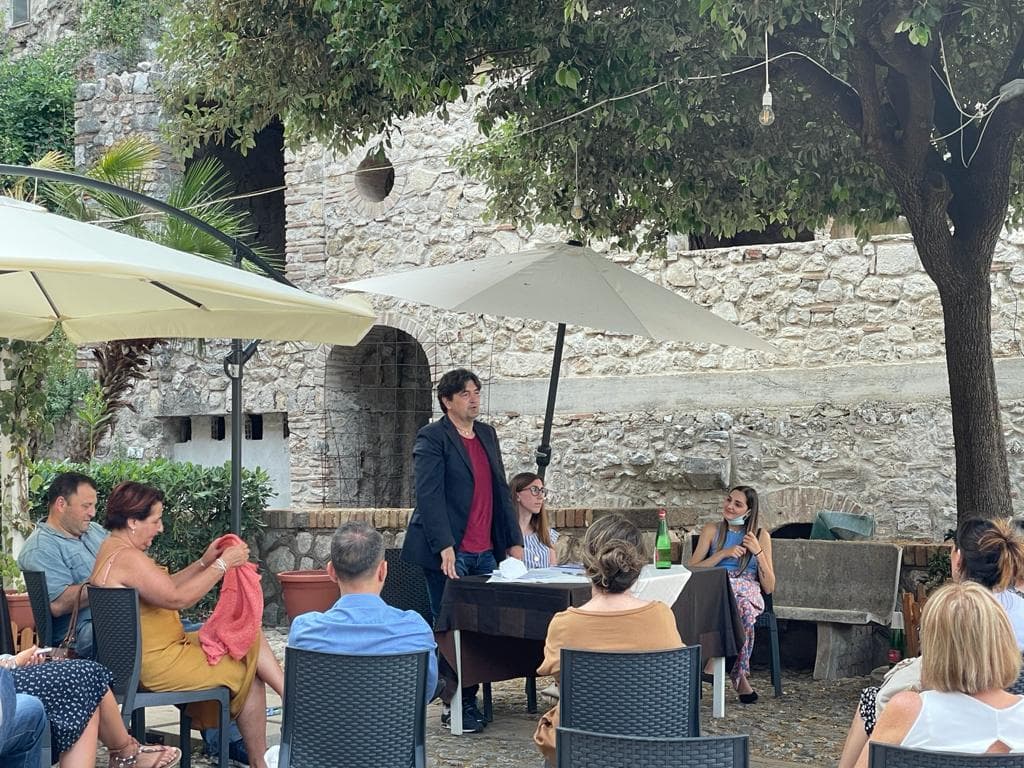 Minturno: il candidato sindaco FdI Pino D'Amici visita e analizza il centro storico traettese