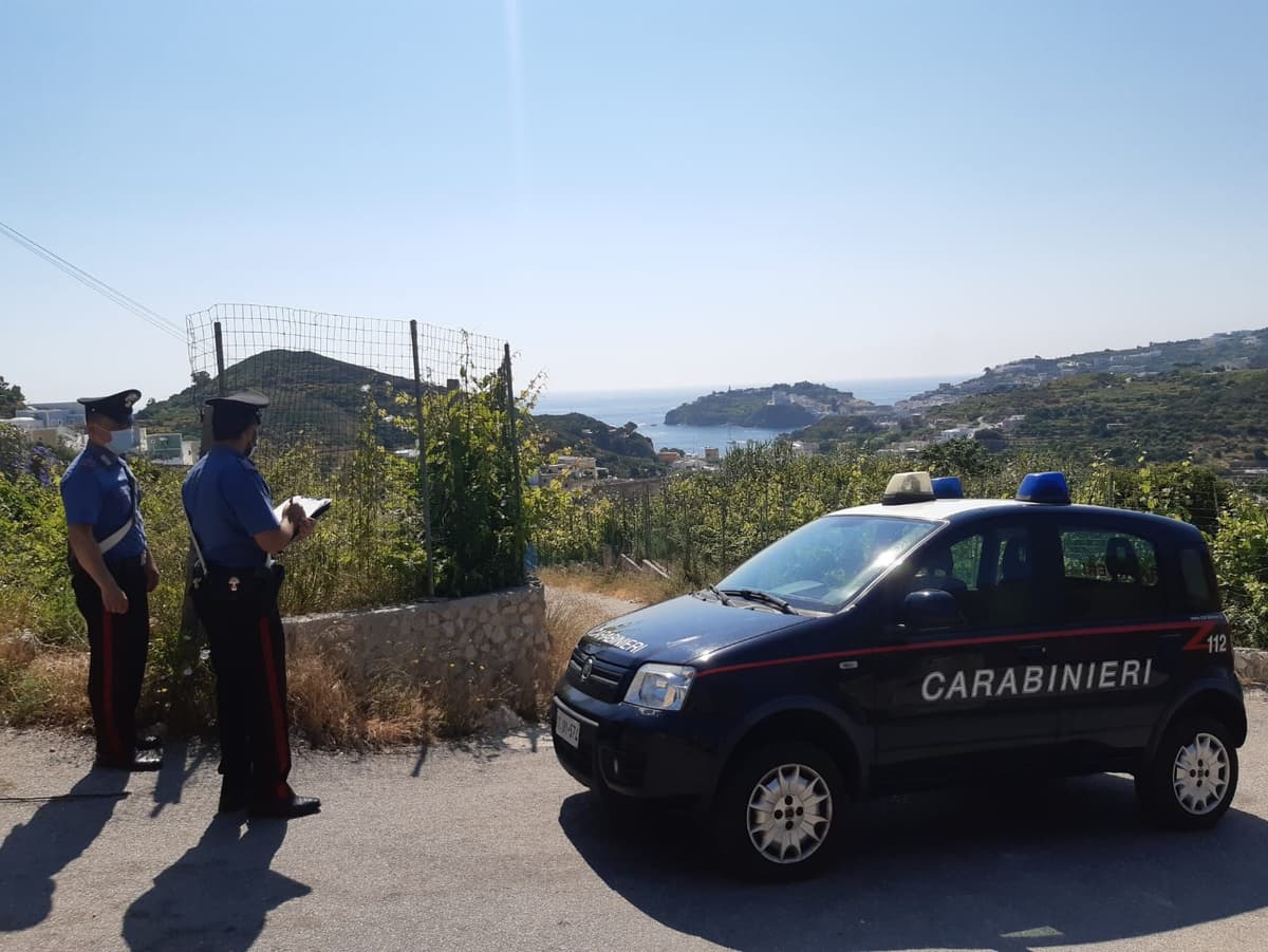 Ponza, denunciate sei persone per abusi edilizi
