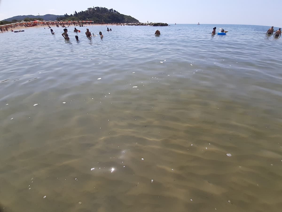 Formia - Anno nuovo storia vecchia, l'annoso problema della schiuma in mare