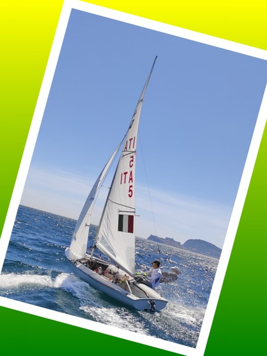 Formia, Alessandra Dubbini si aggiudica il titolo europeo jr nella classe olimpica 470 mixed.