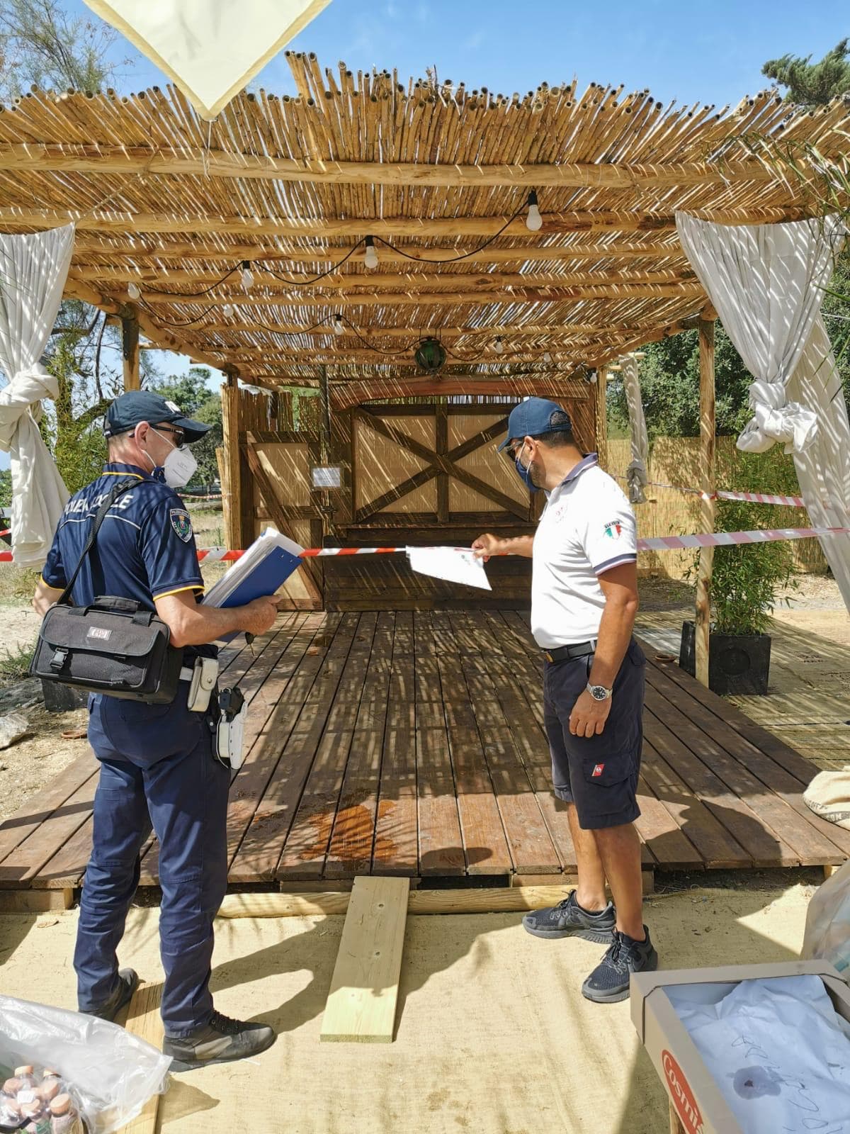 Guardia Costiera: i militari del mare sequestrano un chiosco - bar abusivo in Località Sisto
