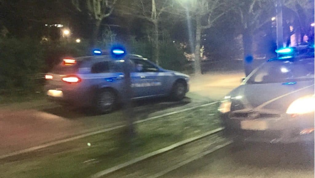 Polizia insegue e ferma auto guidata da conducente con patente revocata dal 2013