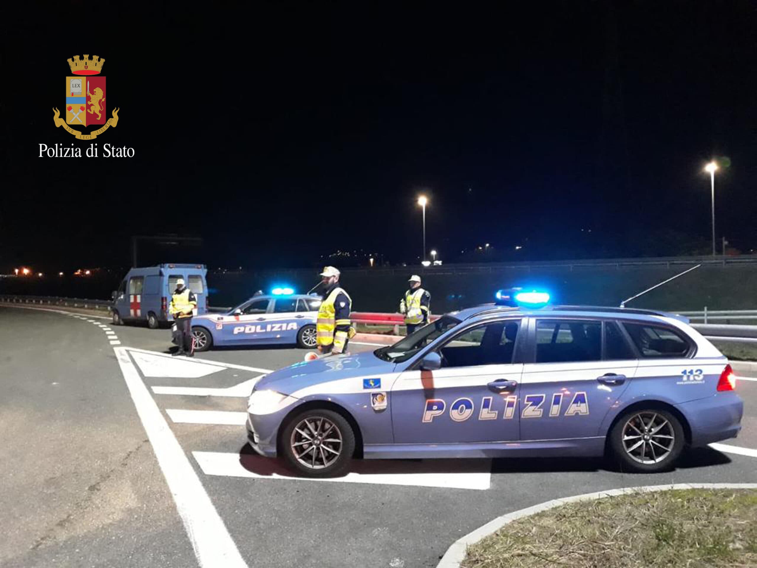 Polizia: traffico di auto rubate tra l'Italia e la Francia, 11 arresti per una sfilza di vari reati