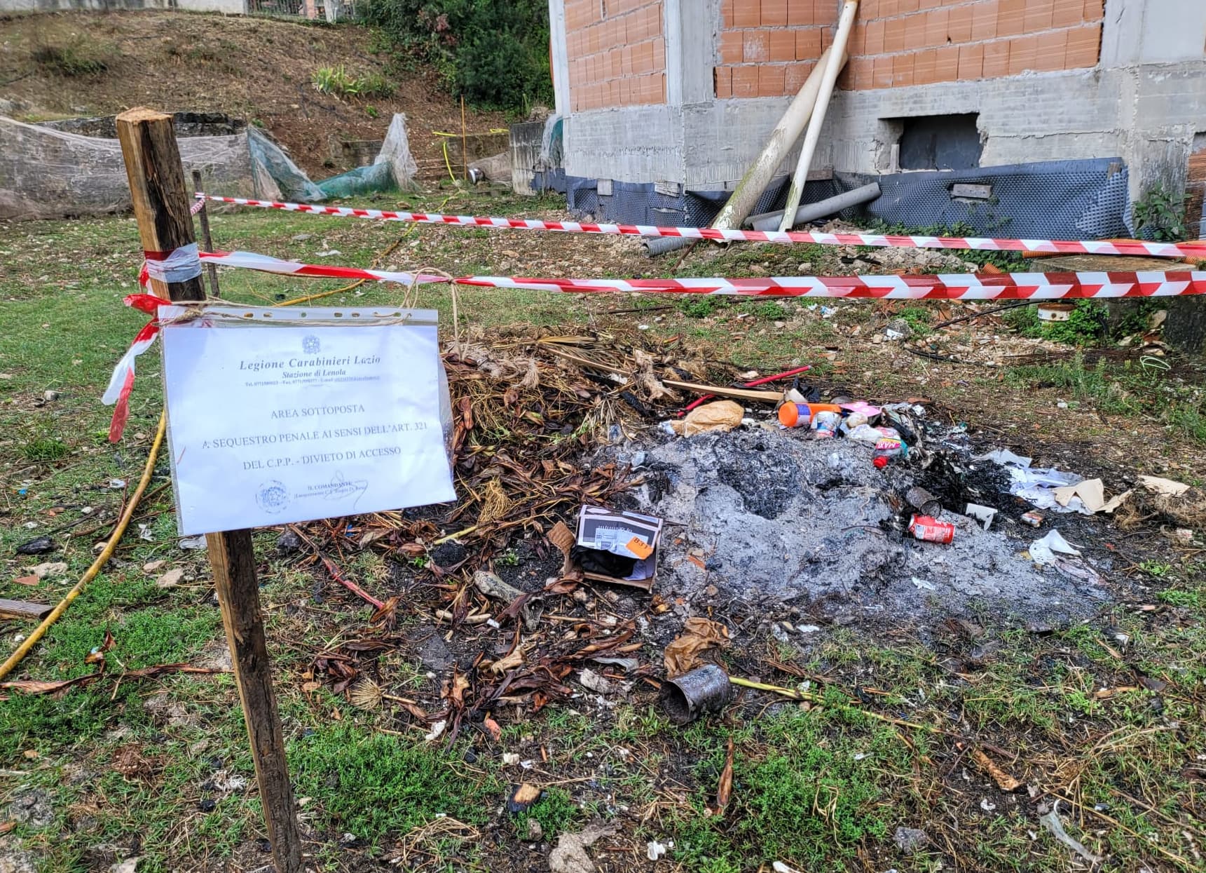 Lenola - Brucia rifiuti plastici inquinanti. L'area ora è sotto sequestro penale