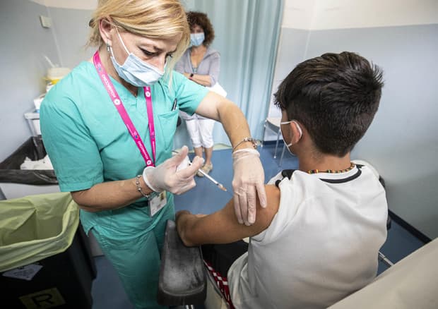 Covid Pediatria: si a vaccino under 12, il virus è più temibile di miocarditi, in corso quarta ondata