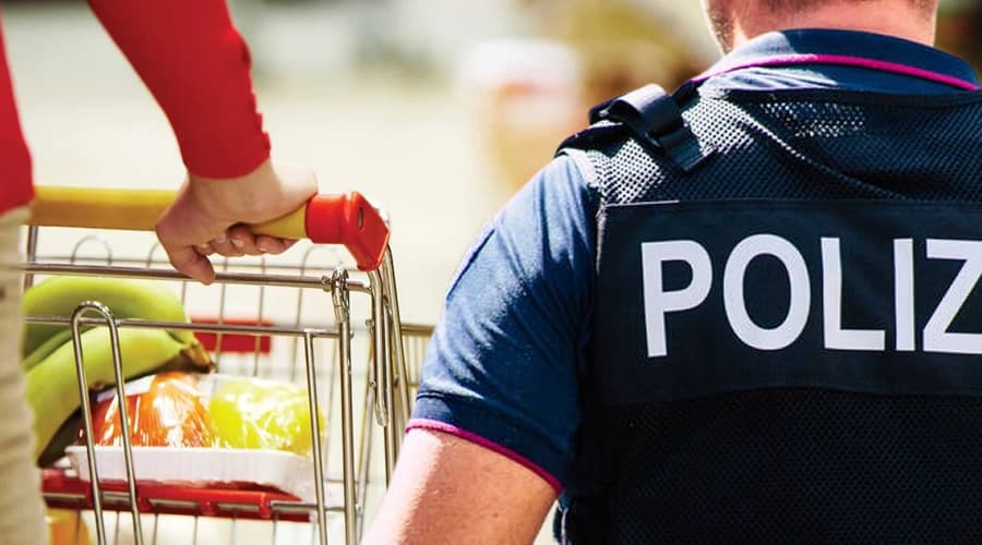 Tenta di rubare in un supermercato. Giovane donna denunciata dalla Polizia di Stato