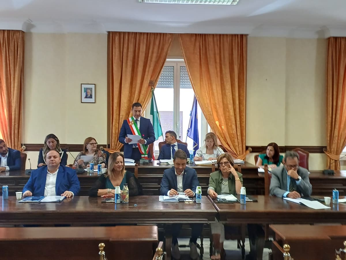 Gaeta: all'insediamento Cristian Leccese cita l'etimologia dal greco antico della parola sindaco