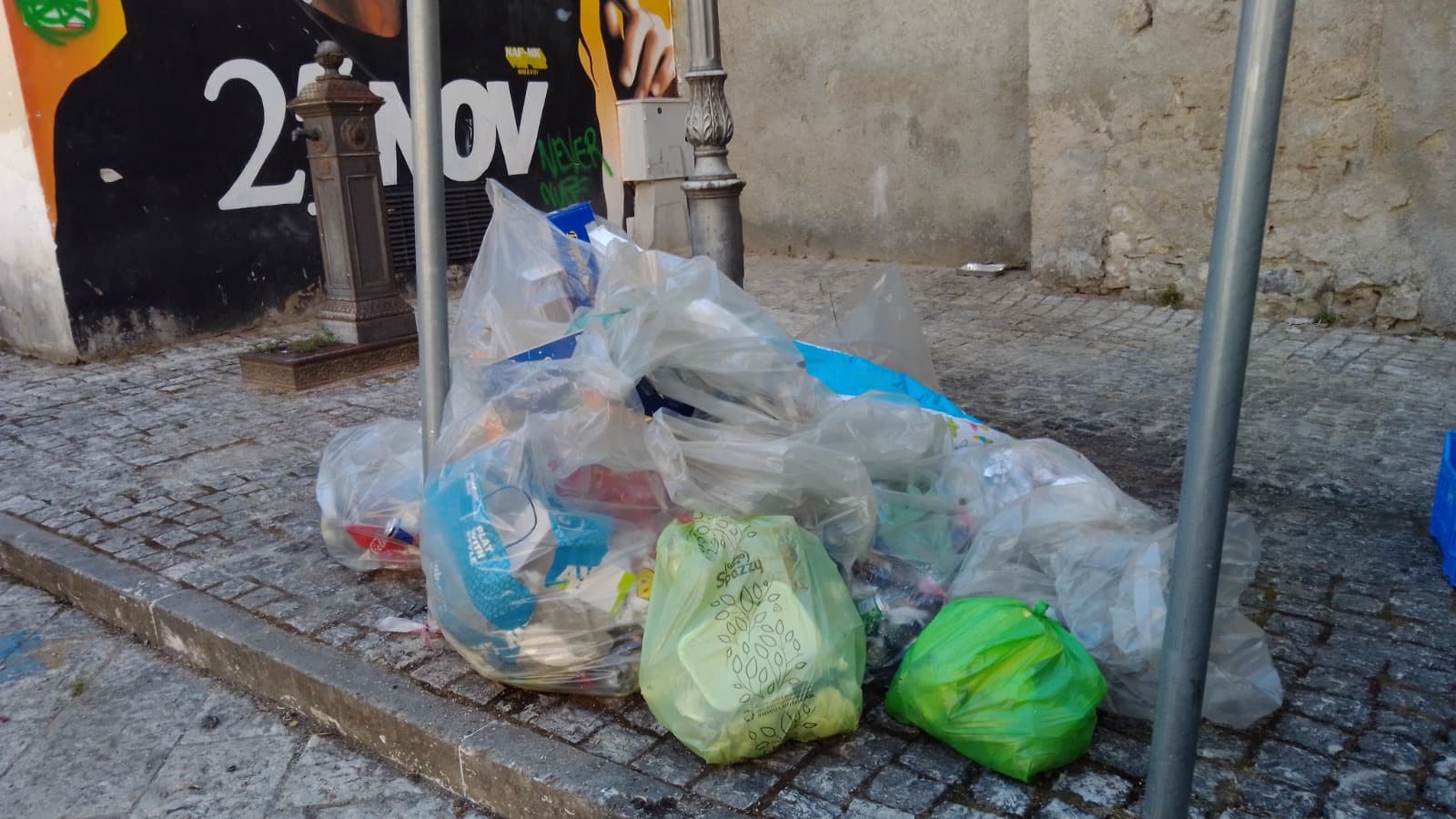Abbandono di rifiuti: multe salatissime e controlli a campione