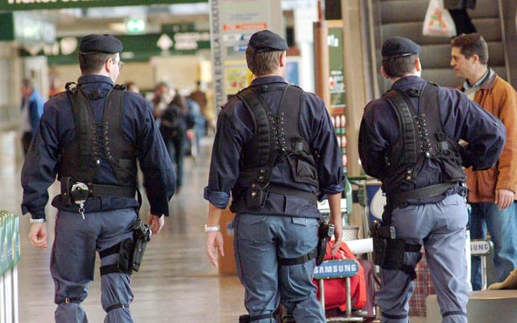 Polizia di Stato: alla frontiera arrestato indiano 32enne ritenuto responsabile di omicidio nella nostra provincia
