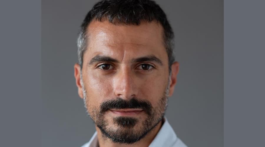 Elio D'Alessandro: Teatro, cinema e musica, un talento poliedrico
