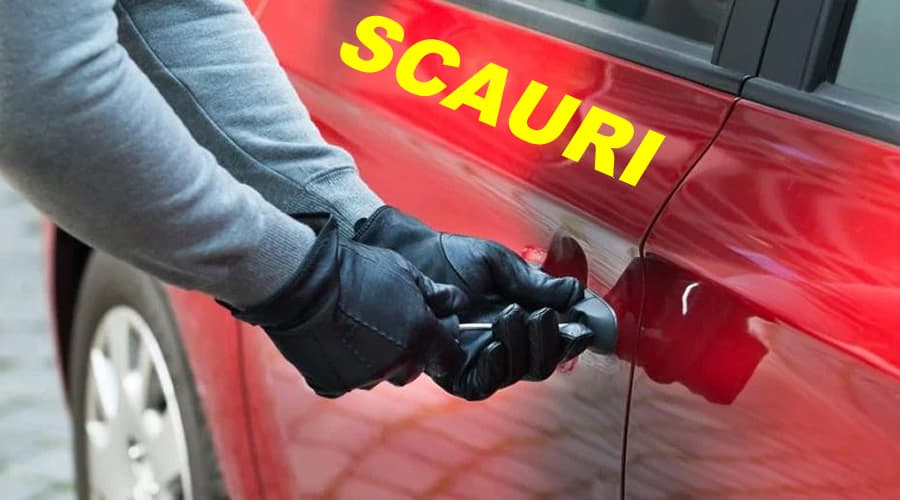Scauri: rubano una borsa in un'auto parcheggiata fuori al Supermercato