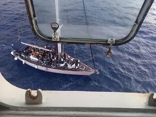 Gaeta: Due ufficiali di coperta formatisi all'ITS Caboto tra gli Eroi di Pylos che hanno salvato 92 occupanti di una barca a vela