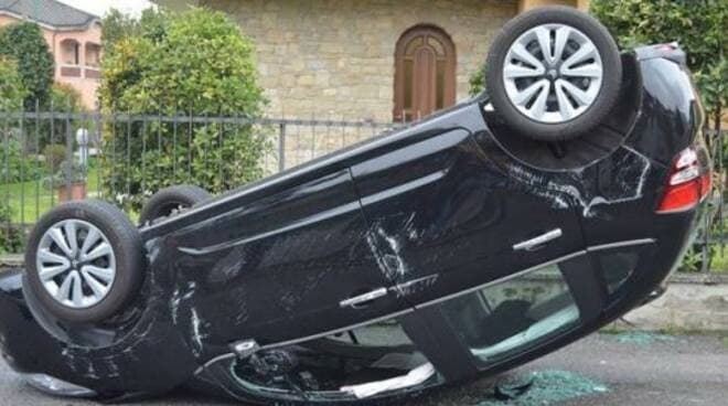 Campodimele, incidente stradale: si ribalta con l'auto