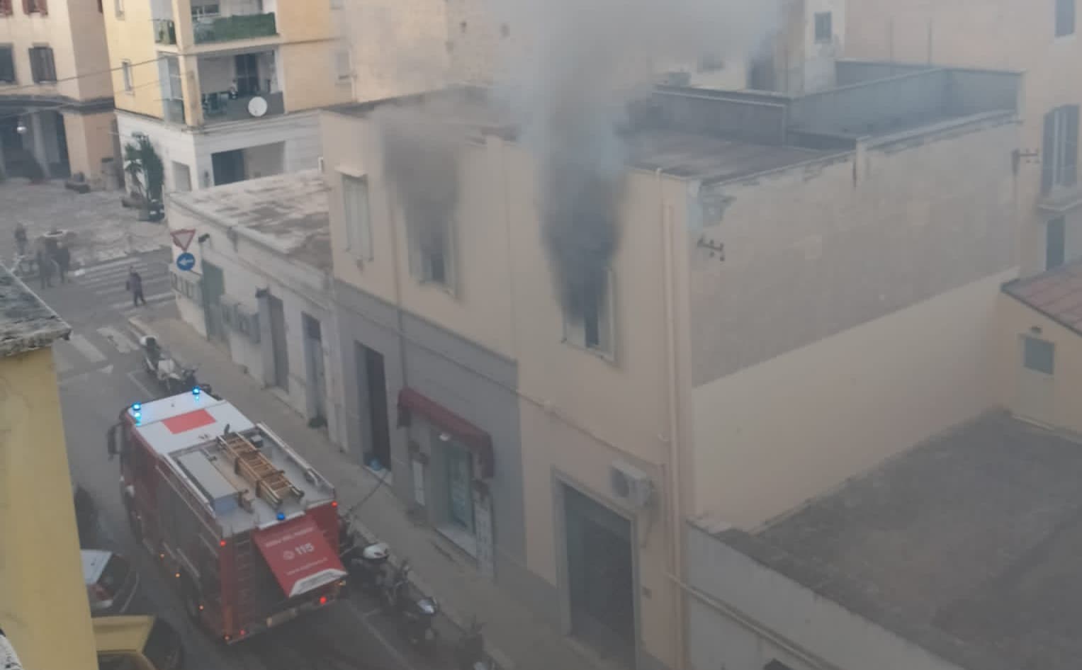 FOTO - FORMIA: INCENDIO IN APPARTAMENTO IN VIA MARZIALE