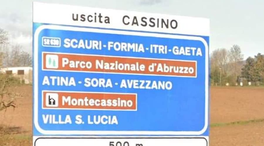 Minturno: Fratelli d'Italia sollecita l'amministrazione sulla cartellonistica stradale
