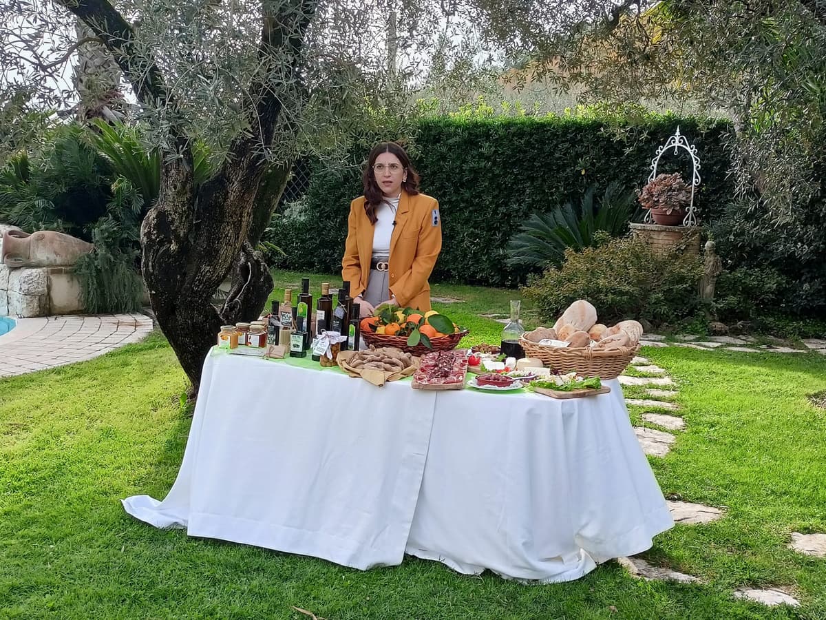 Il programma Mangiare con gusto a Castelforte. In scena i prodotti locali come il pane, l'olio e le arance