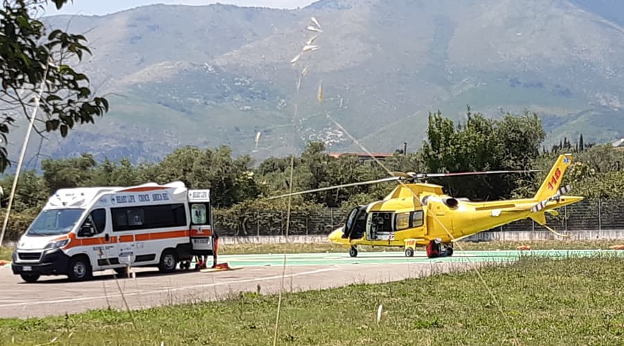 Incidente a Lenola: il centauro è stato trasportato in un ospedale romano e l'automobilista al Dono Svizzero