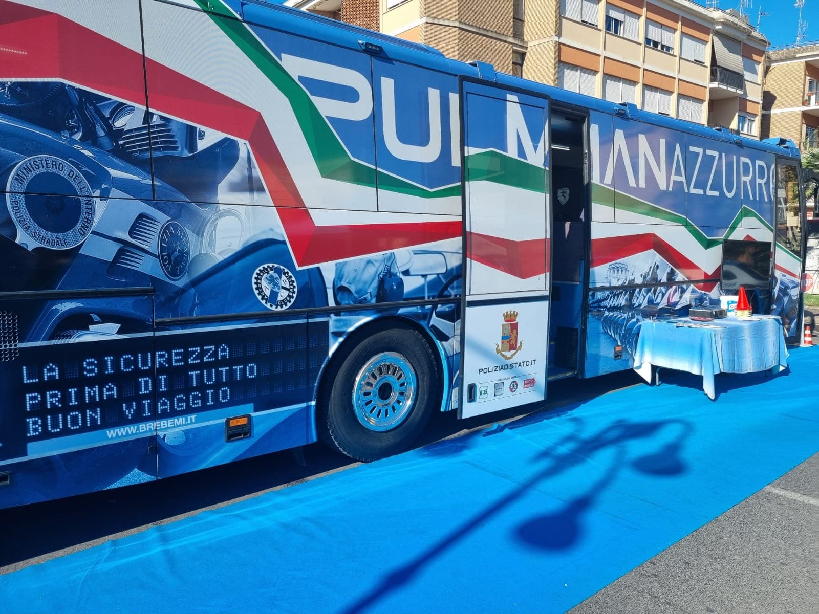 Il PULLMAN AZZURRO DELLA POLIZIA DI STATO IN PROVINCIA DI LATINA