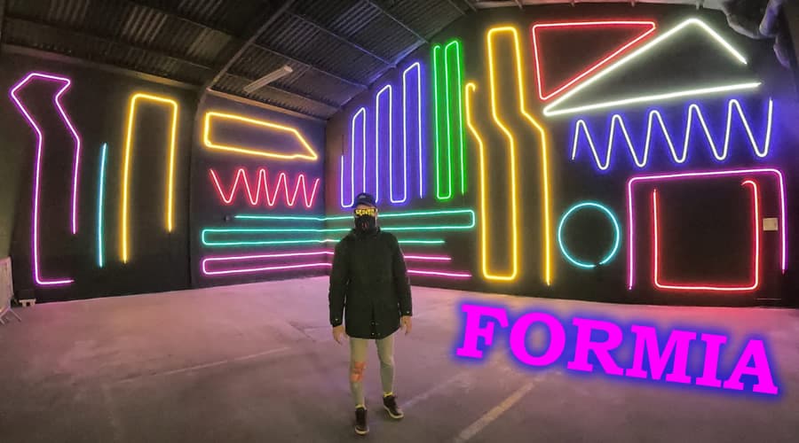 Formia si illumina con l'arte di Spidertag: Fantasie Geometriche Interattive