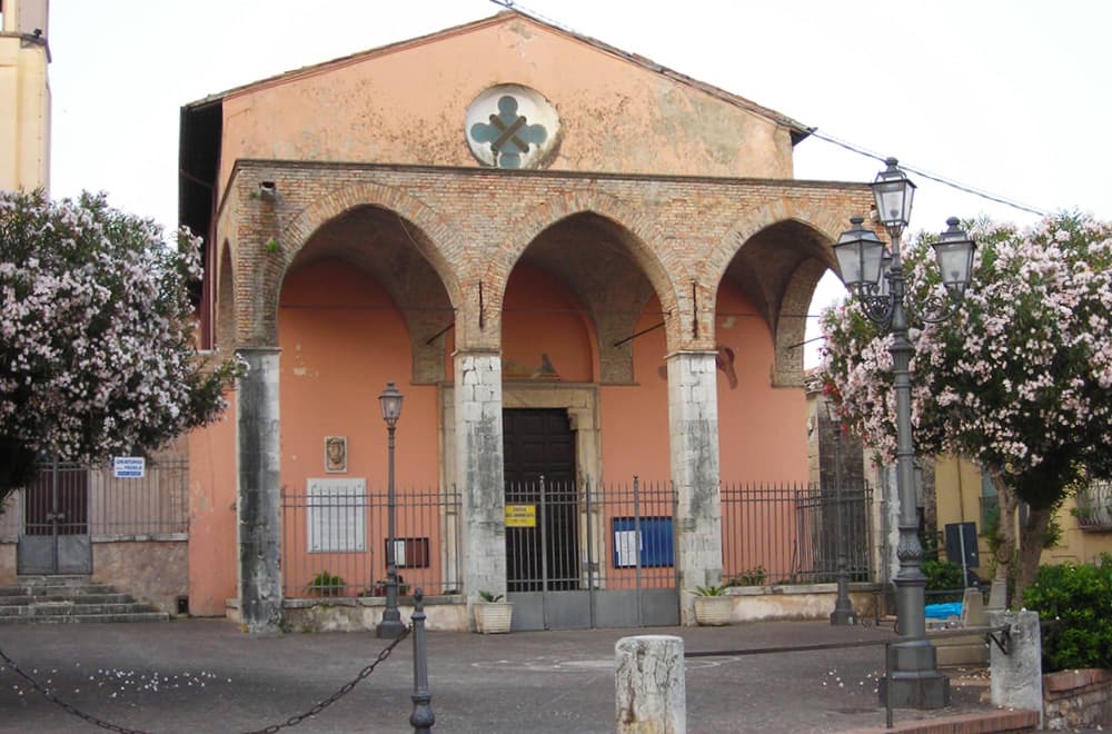 MINTURNO, SENZATETTO IN PIAZZA ANNUNZIATA