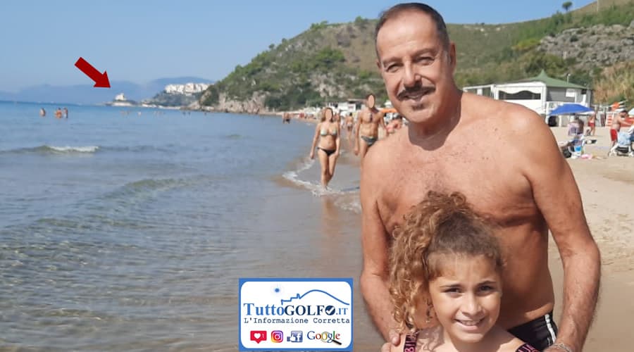 Massimo Lopez a Sperlonga per il primo bagno d'autunno