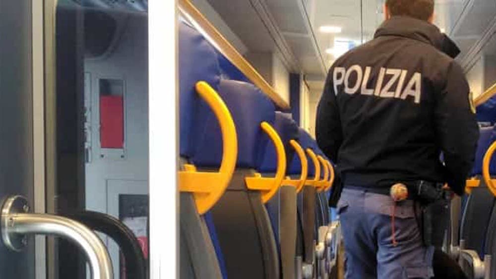 Tenta di violentare una minore sul treno regionale per Roma