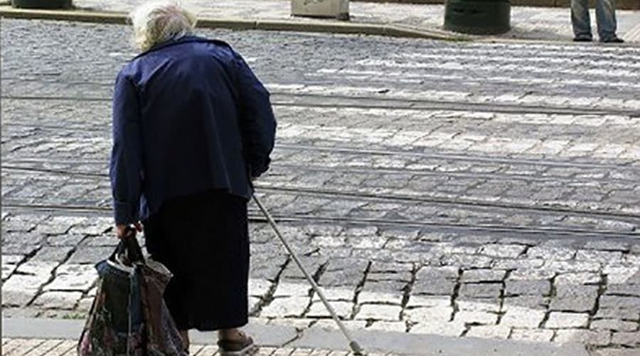 Anziana vagava di notte confusa e disorientata in centro