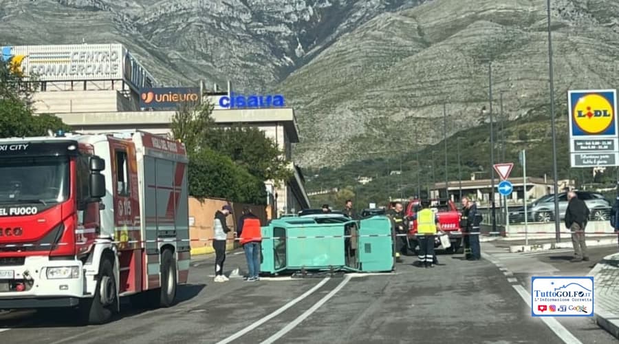 Formia: auto ribaltata in via del Commercio