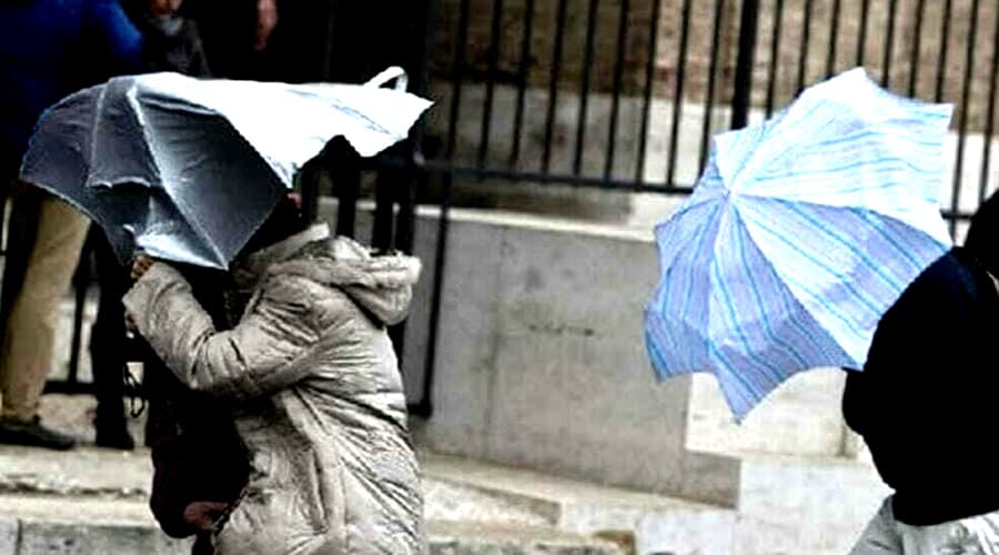 Maltempo: venti fino a burrasca da Nord a Sud. Mareggiate lungo le coste esposte. Allerta gialla in tre regioni