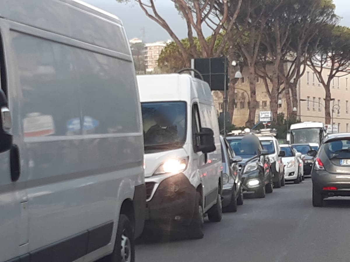 Formia, traffico in tilt: in corso le operazioni dei Vigili del Fuoco