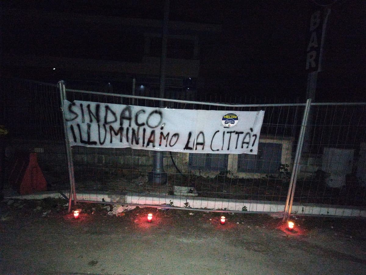 Minturno: Fratelli d'Italia chiede "Sindaco, illuminiamo la città? Si attende una risposta dell'amministrazione.