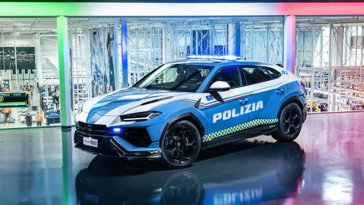 Con la befana arriva la Lamborghini della Polizia di Stato