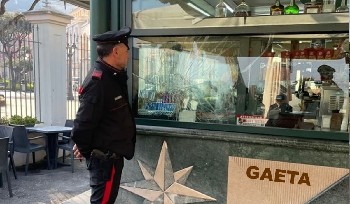 Gaeta: danneggia la vetrata di un noto bar. Deferito