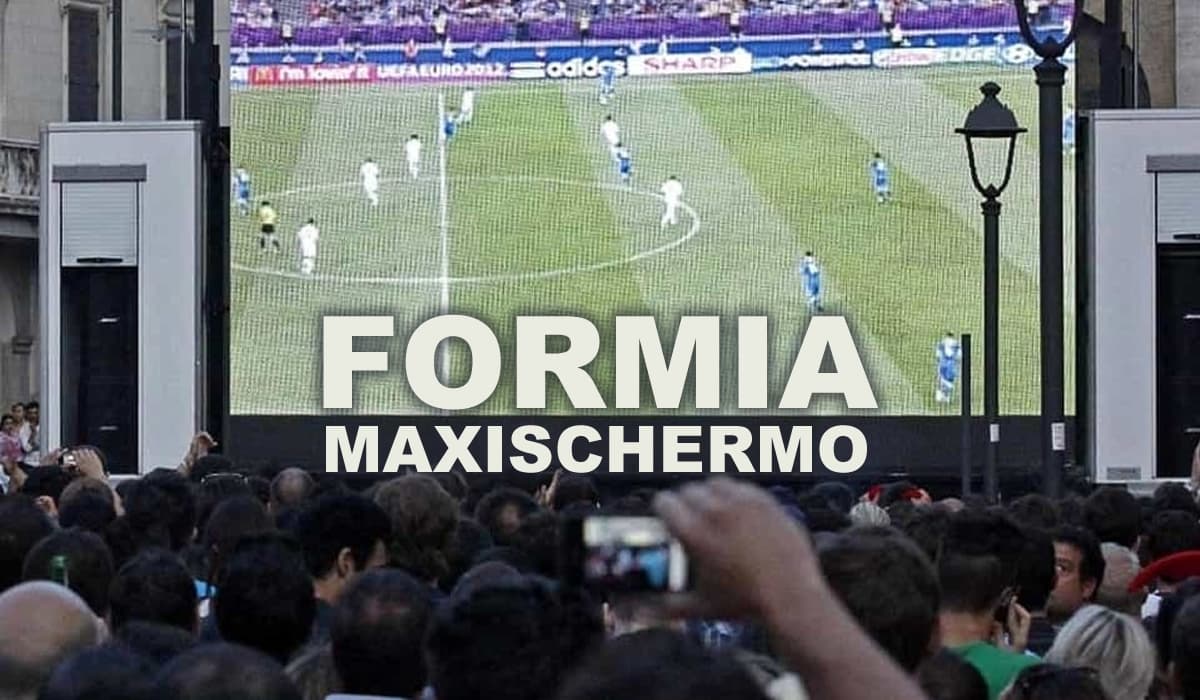 Formia "stadio virtuale" - Maxischermo ledwall su cui verranno proiettate le tre partite della Nazionale Italiana