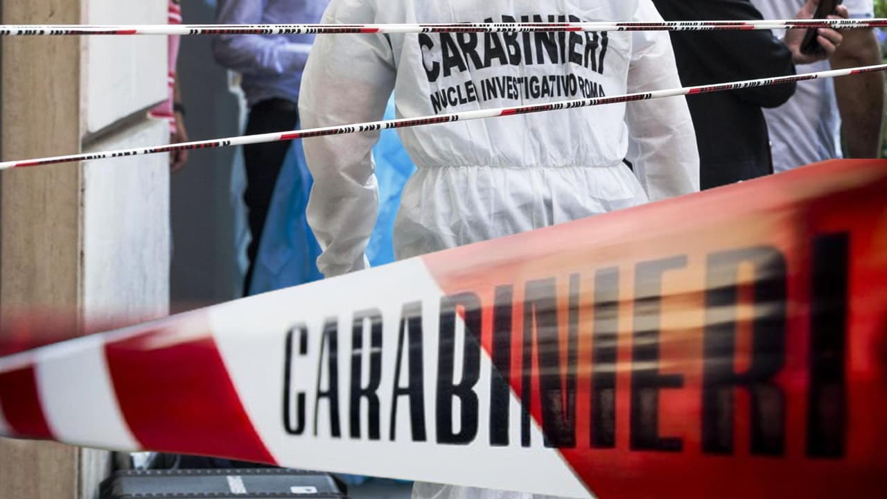 Fondi - Trova il fratello cadavere nel bagno. I carabinieri seguono una pista ben precisa