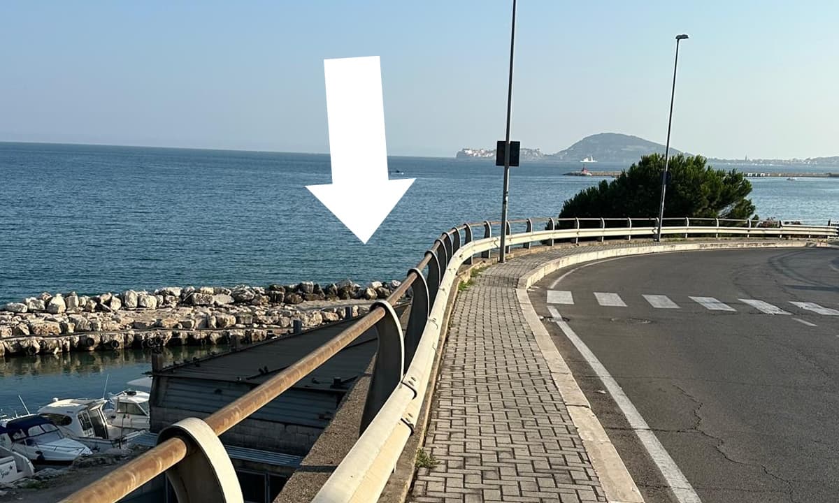 Formia, accessi al mare: alla "rotonda dei Carabinieri" vogliono il rispetto della legge