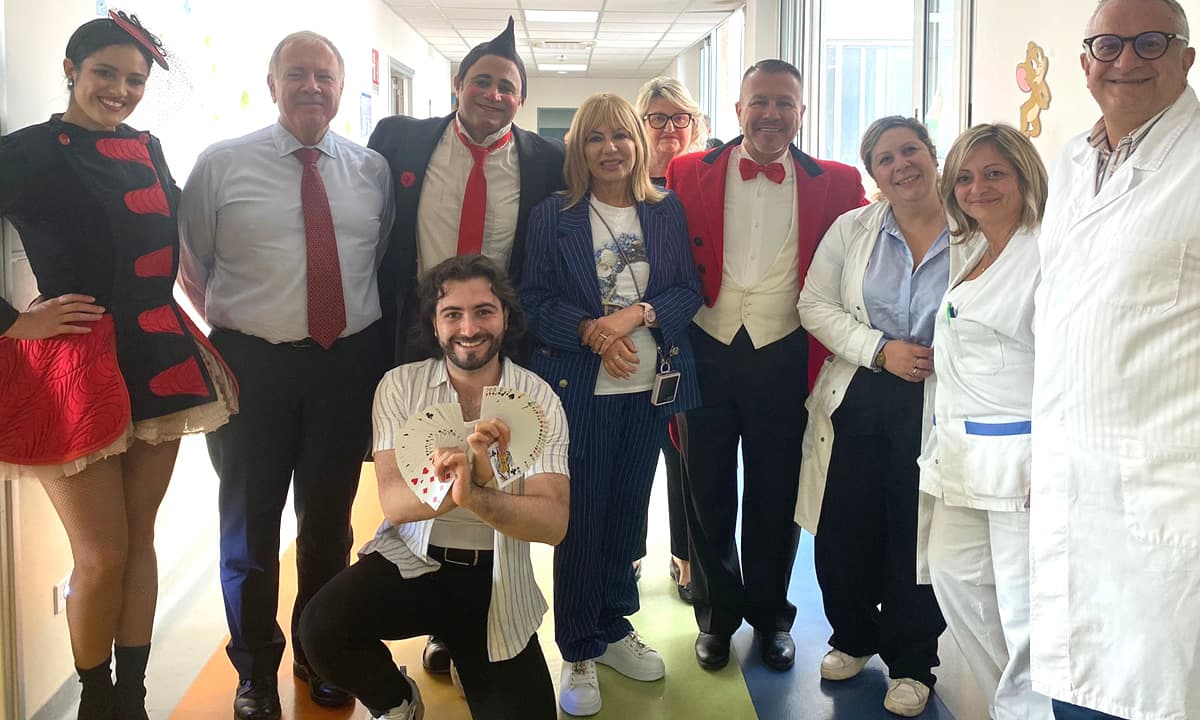 Gli artisti dell’International Circus Festival of Italy in pediatria