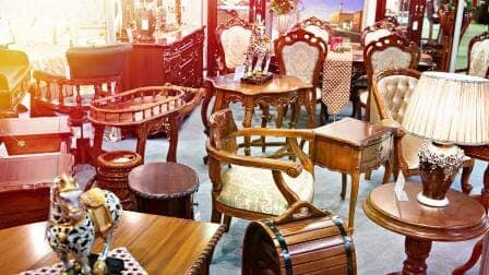 Si recano al mercatino dell'usato e tra i vari oggetti riconoscono quelli rubati. Denunciato per ricettazione
