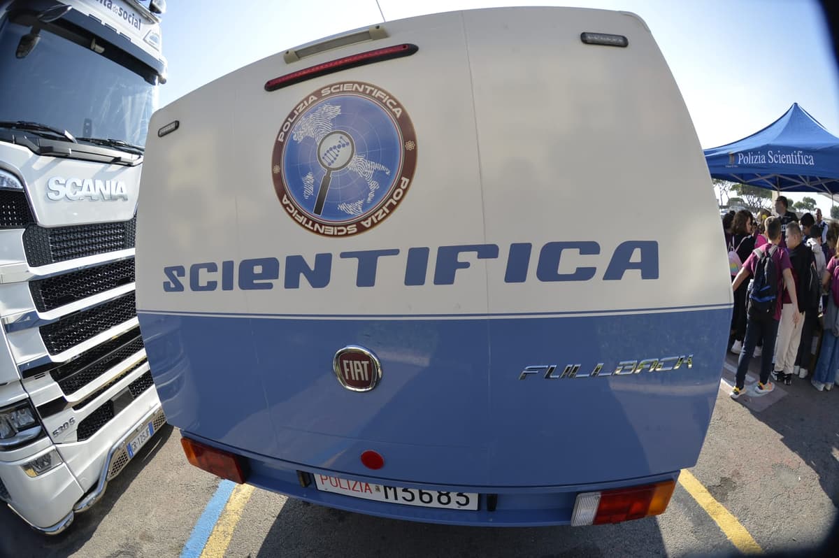 Formia, “Una Vita da Social”: la Polizia di Stato in piazza a parlare di educazione alla legalità con gli studenti