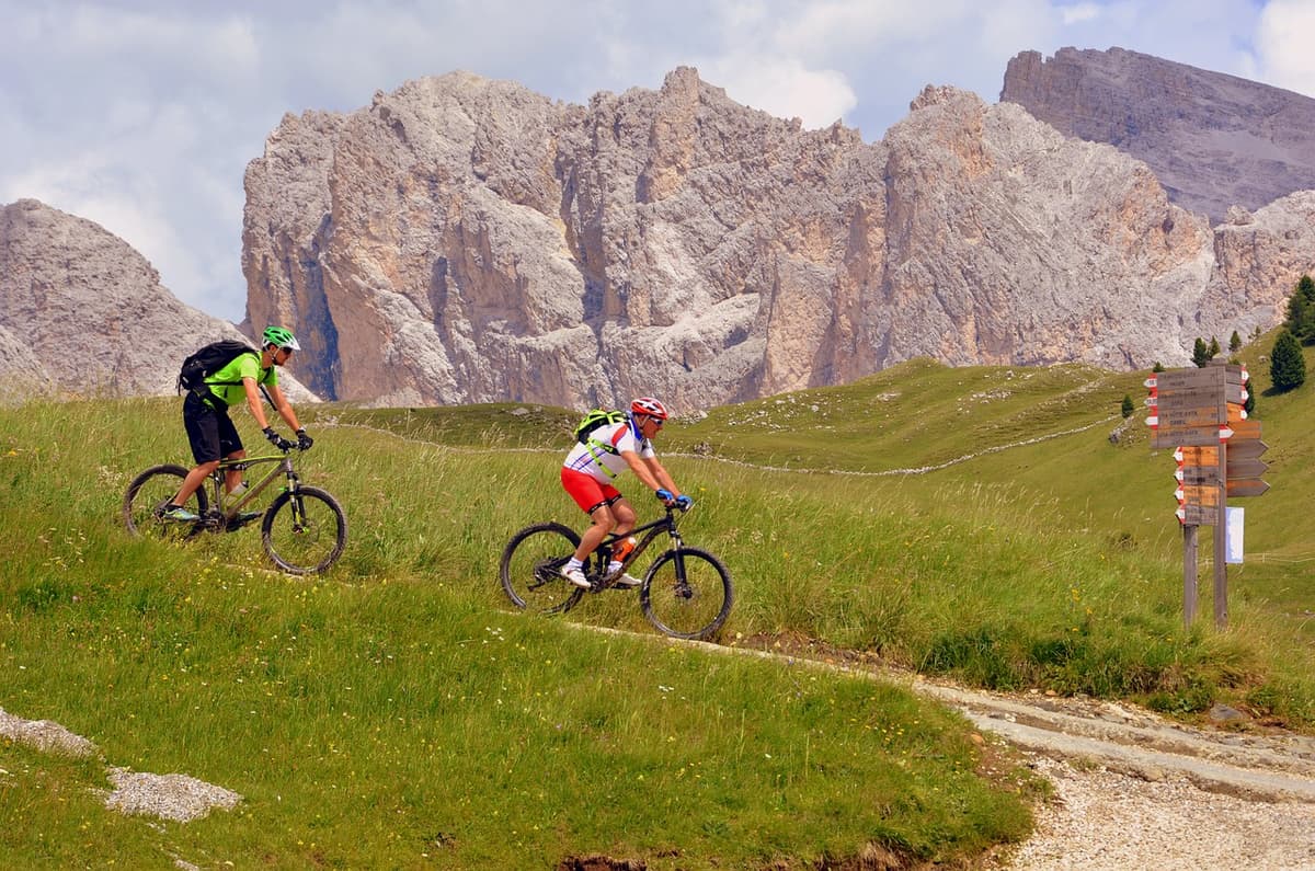 Cicloturismo e sostenibilità: il futuro del turismo su due ruote